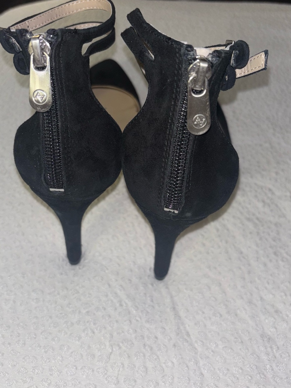 Adrienne Vitadini Black suede Women's Heels - Elegant Evening Pump 8.5M - Picture 3 of 5